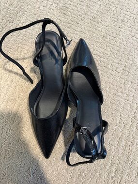 Old Navy Patent Leather Kitten Heels for Women
9 | Black